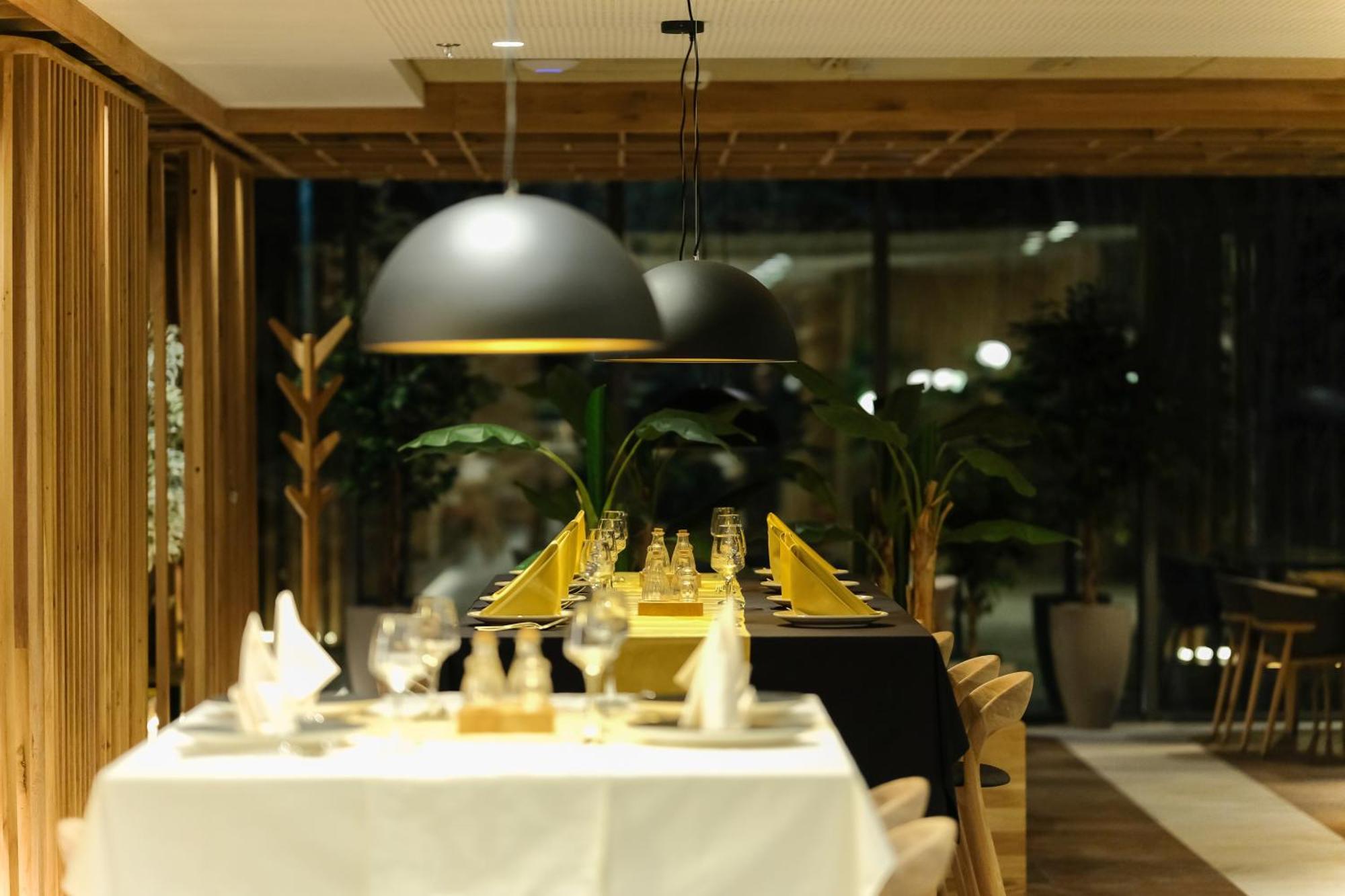 Hotel Vema Visoko Buitenkant foto